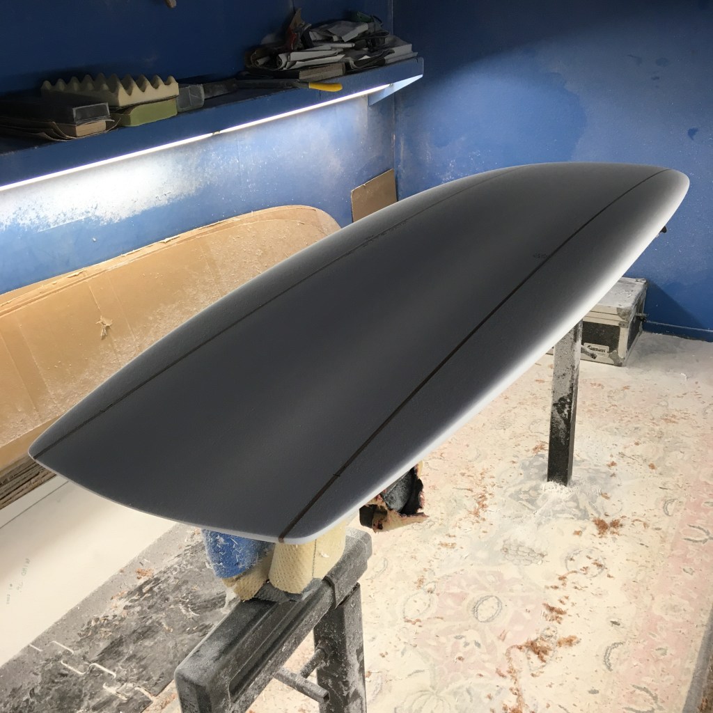 Soft, pinched, upswept rails forward, blending down to a nice edge toward the tail.